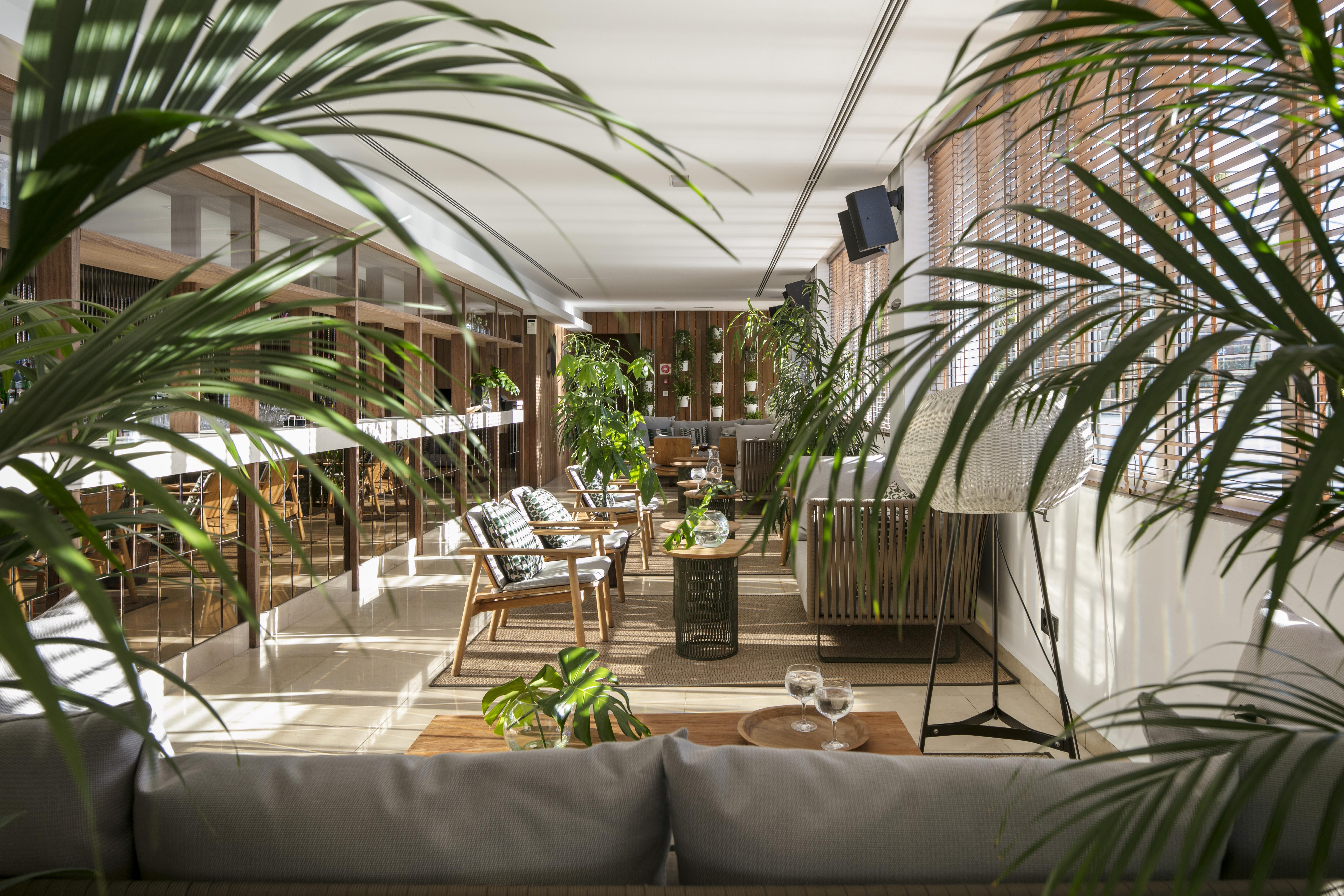 Me Madrid Reina Victoria By Melia Hotel Екстериор снимка